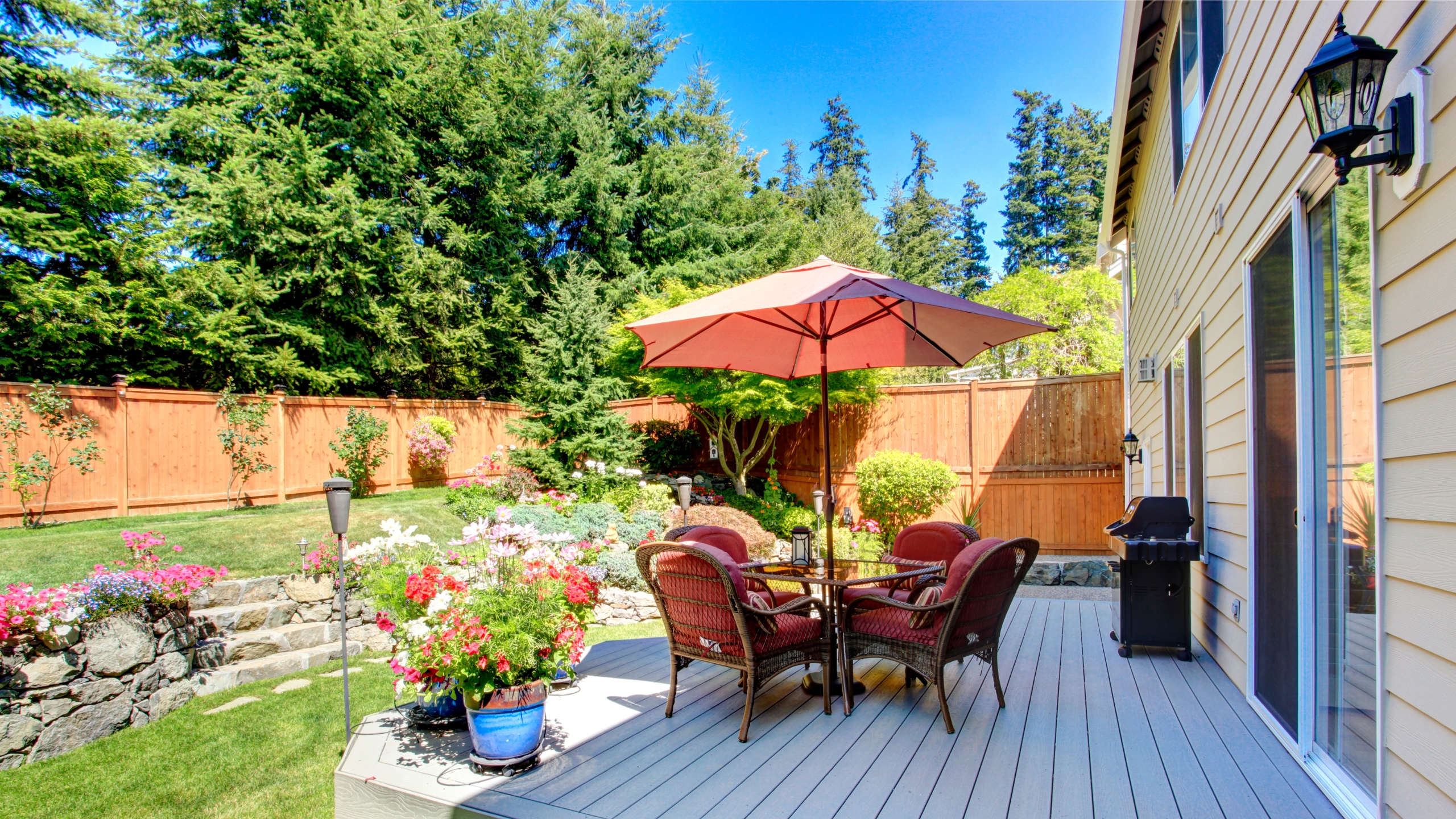 Chain Link vs. Wood Fence | Cost, Maintenance & Durability